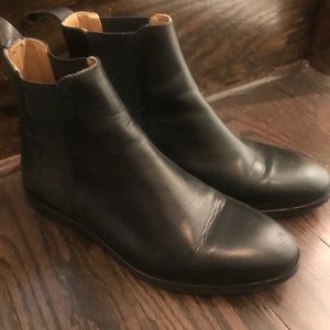 Everlane Chelsea boot